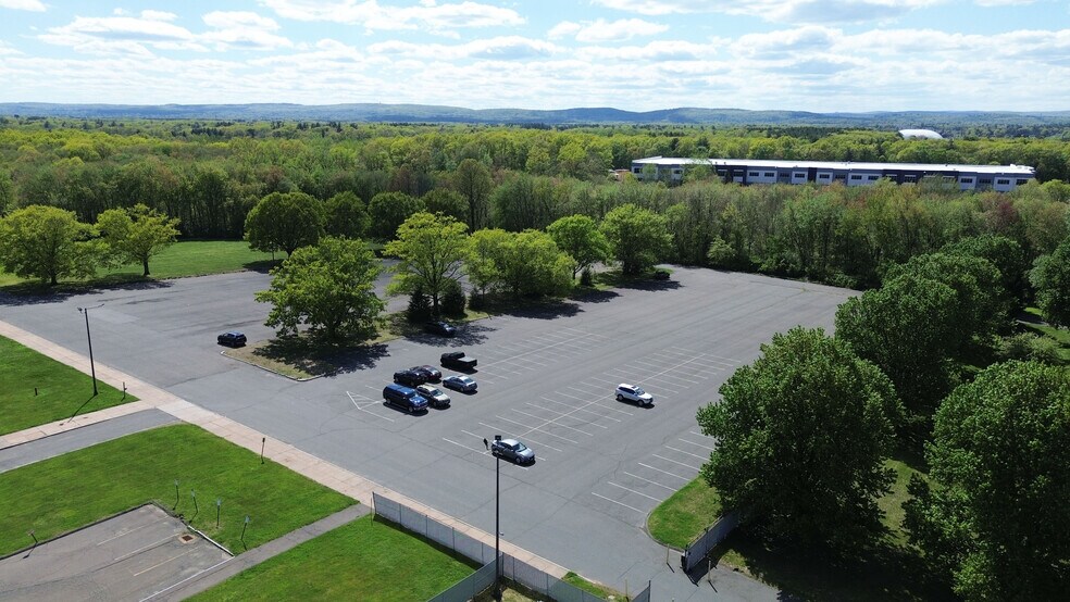 More Photos Of 123 Day Hill Rd, Windsor Manufacturing For Lease