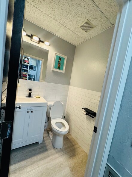 More Photos Of 4509 Bee Ridge Rd, Sarasota Medical For Sale