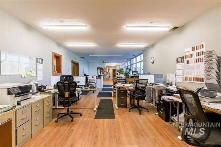 More Photos Of 603 & 621 N Main St, Moscow Distribution For Sale