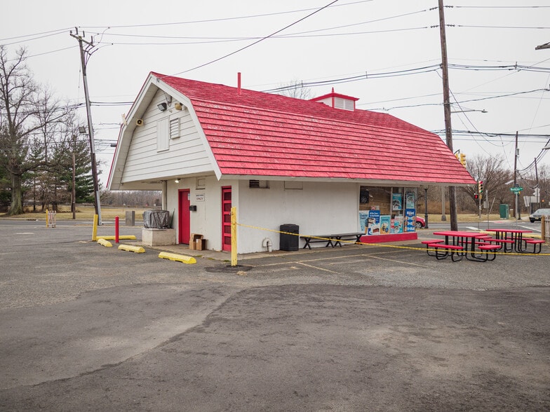 More Photos Of 735 E Hazelwood Ave, Rahway Freestanding For Sale