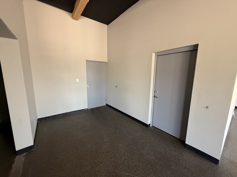 More Photos Of 113-117 S Rockford Dr, Tempe Light Manufacturing For Sale