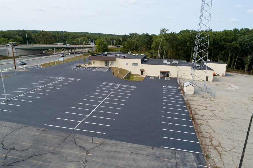 More Photos Of 1320 Eddie Dowling Hwy, Lincoln Showroom For Sale