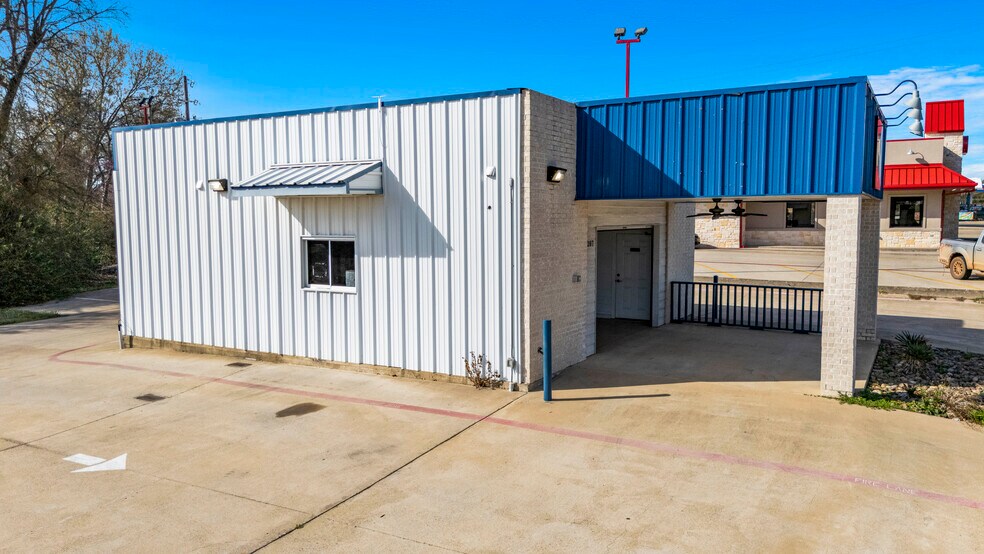 More Photos Of 207 N Henderson Blvd, Kilgore Storefront For Lease