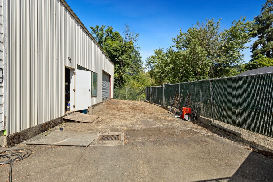 More Photos Of 5565 NE Stephens St, Winchester Auto Repair For Sale