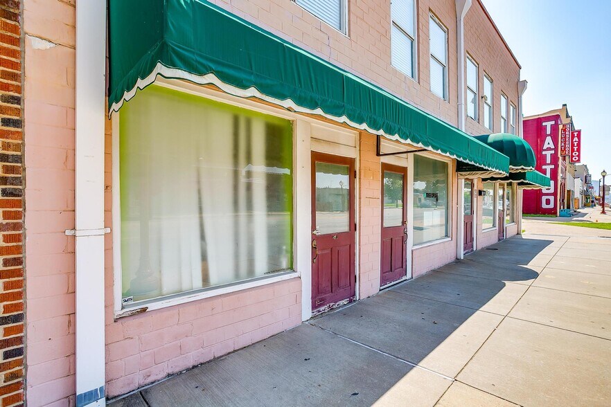 More Photos Of 1434 N Main St, Fort Worth Storefront Retail Office For Lease