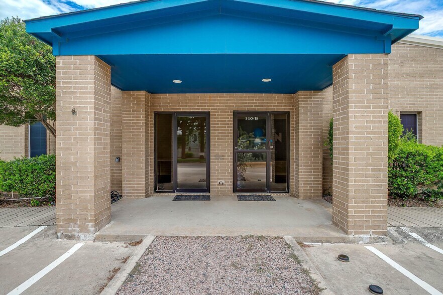 More Photos Of 110 Gotcher Ave, Lake Dallas Warehouse For Sale