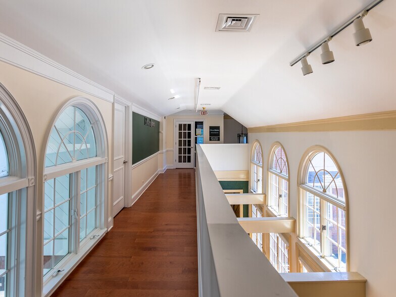 More Photos Of 301 W Roosevelt Rd, Wheaton Office For Lease