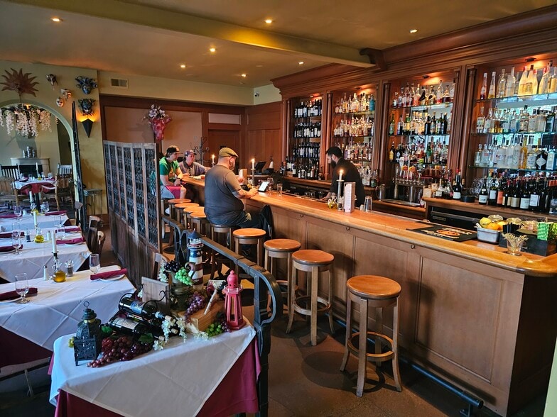 More Photos Of 6415 32nd Ave NW, Seattle Restaurant For Sale