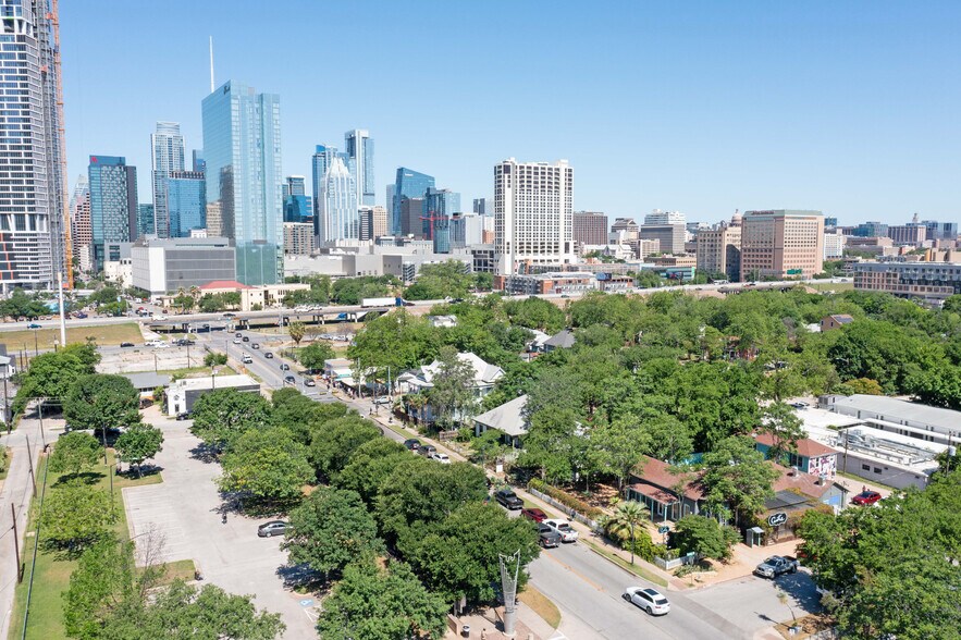 More Photos Of 1006 E Cesar Chavez St, Austin Office Residential For Sale