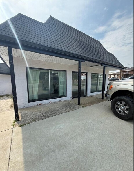 More Photos Of 10639 Business Route 21, Hillsboro Office For Lease