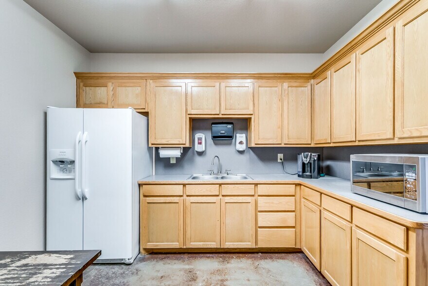 More Photos Of 3997 N US Highway 287, Alvord Warehouse For Lease