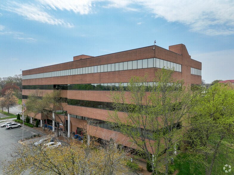 More Photos Of 799 Hanes Mall Blvd, Winston-Salem Office For Lease