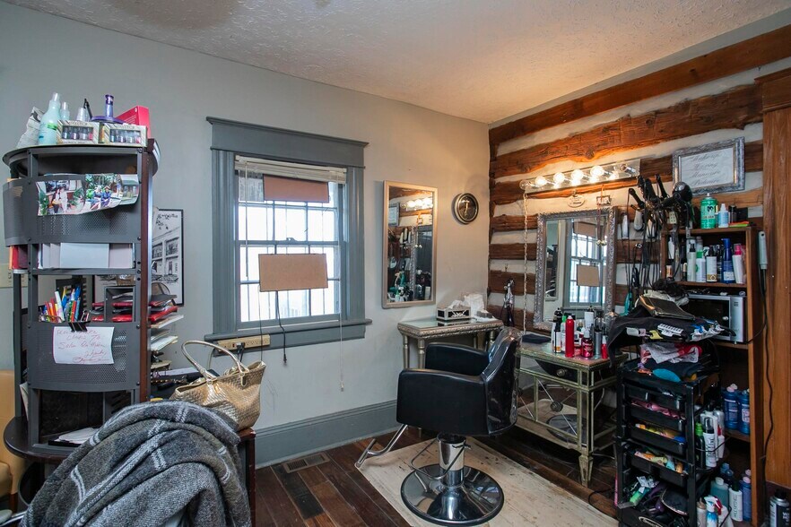 More Photos Of 1119 S Main St, Columbia Flex For Sale