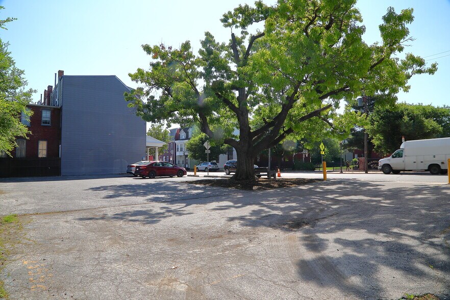 More Photos Of 221 E Princess St, York Office For Sale
