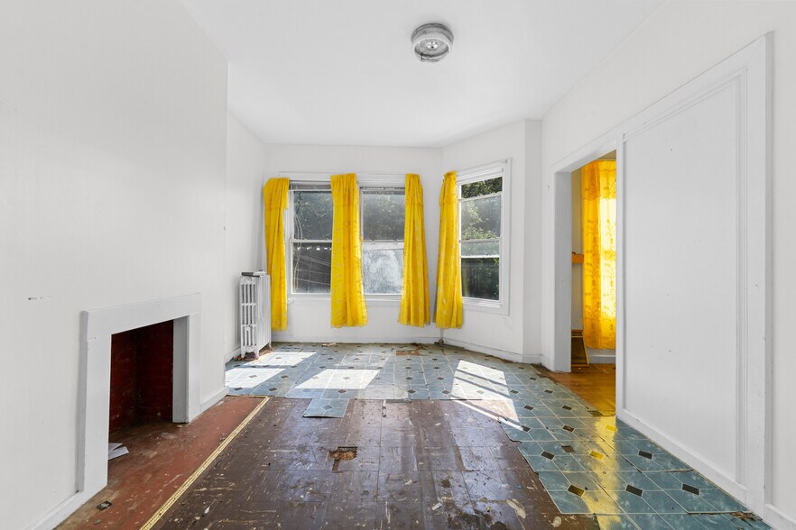 More Photos Of 108 Veronica Pl, Brooklyn Land For Sale