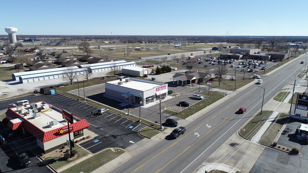 More Photos Of 2530 Grand Ave, Carthage General Retail For Sale