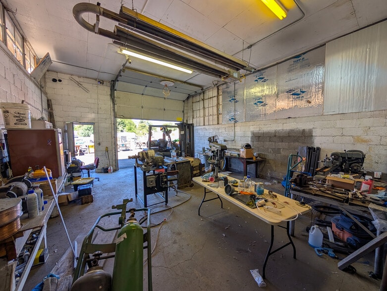 More Photos Of 1621 N Spruce St, La Grande Manufacturing For Sale