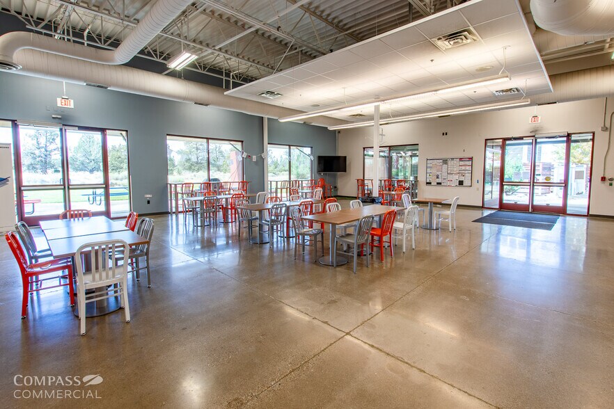 More Photos Of 2999 SW 6th St, Redmond Office For Lease