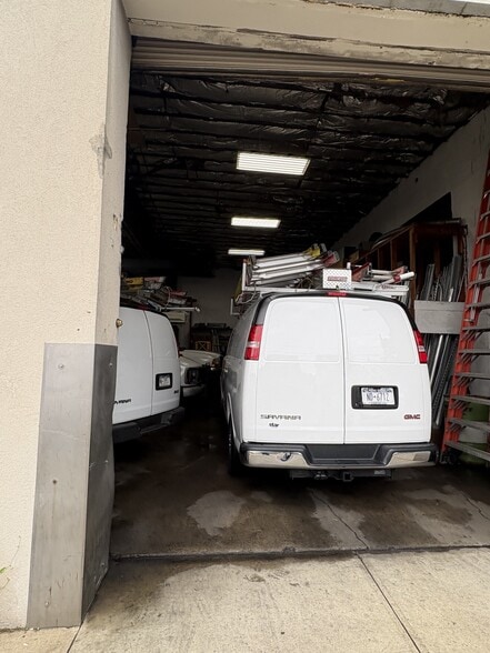 More Photos Of 96 Nassau Rd, Roosevelt Industrial For Lease