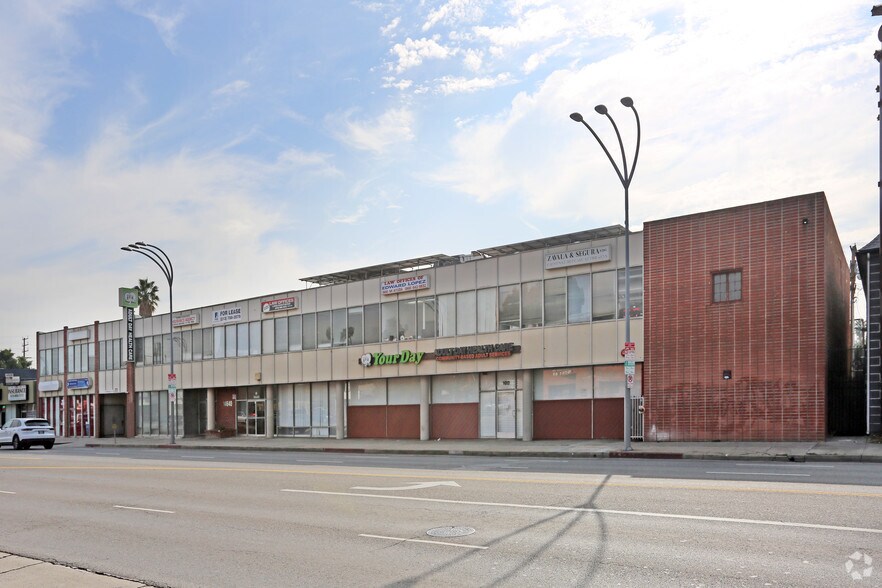 More Photos Of 14640 Victory Blvd, Van Nuys Storefront Retail Office For Lease