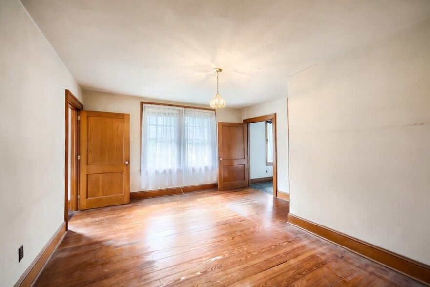 More Photos Of 41 W Main St, Fawn Grove Flex For Sale