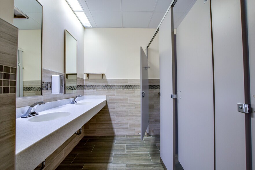 More Photos Of 744 Heartland Trl, Madison Medical For Lease