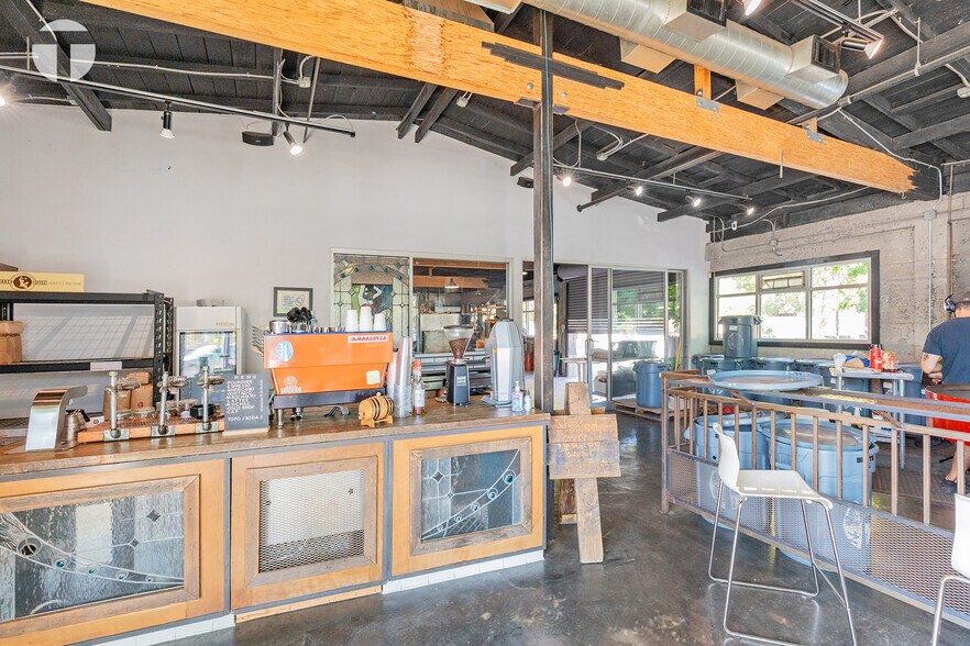 More Photos Of 3527 Broadway, Sacramento Storefront For Sale