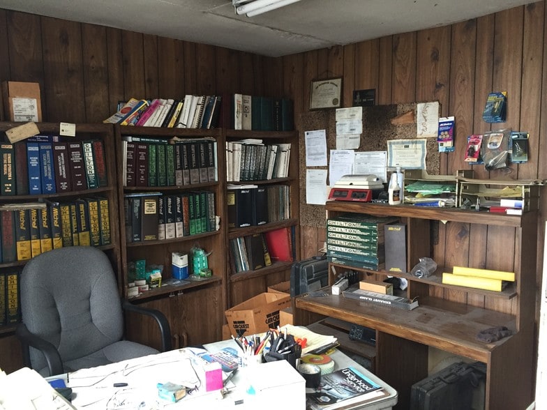 More Photos Of 445 E Main St, Patchogue Service Station For Sale