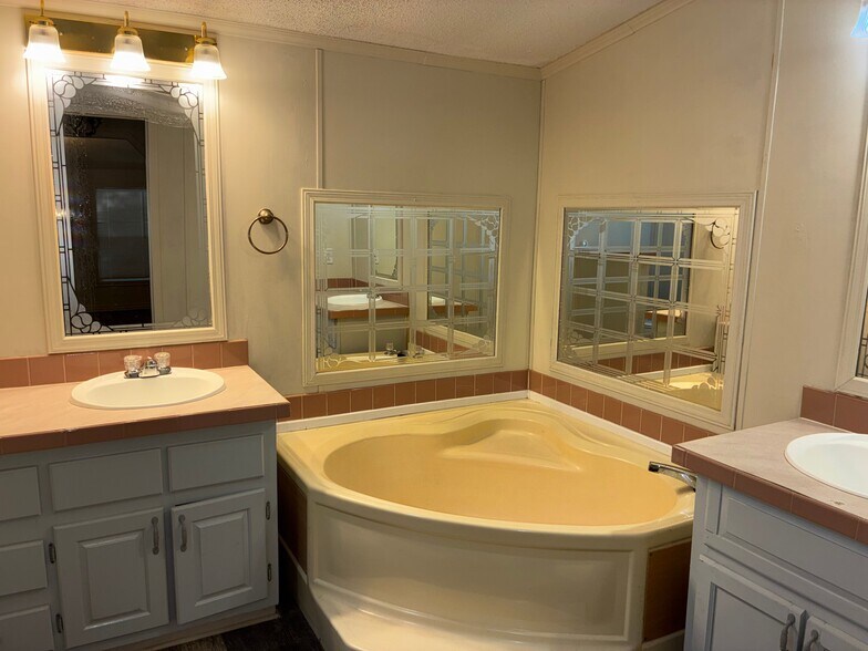 More Photos Of 382 County Road 4450, Kempner Manufactured Housing Mobile Home Park For Sale