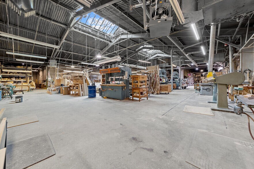 More Photos Of 1801 S University Pky, High Point Manufacturing For Sale