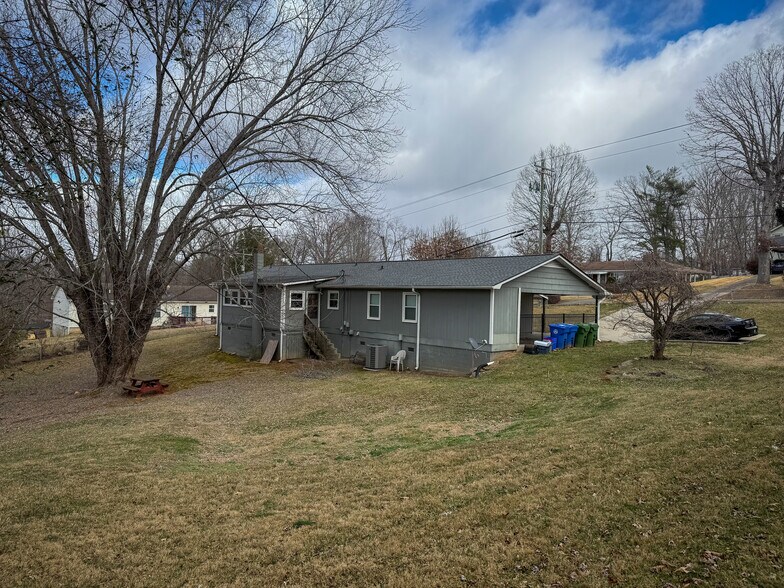 More Photos Of 483 Caribou Rd, Asheville Specialty For Sale