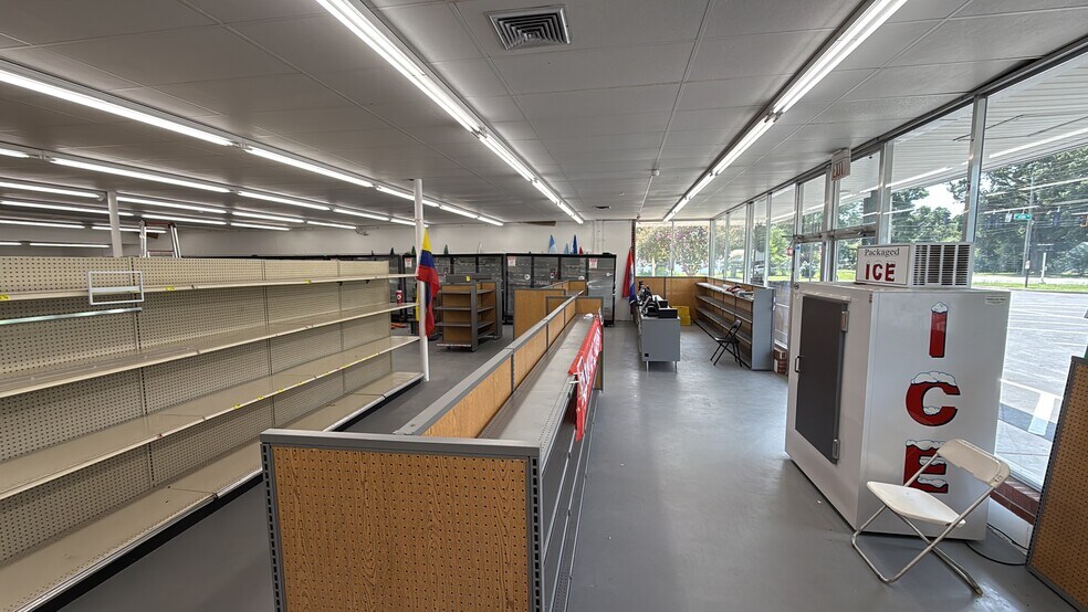 More Photos Of 6508-6516 W Jackson St, Pensacola Storefront For Sale