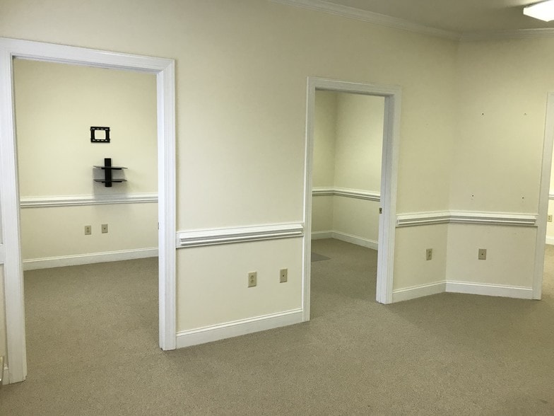 More Photos Of 6516 Dental Ln, Fayetteville Office For Lease