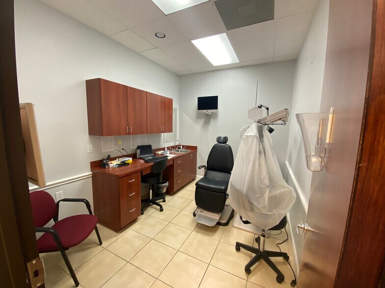 More Photos Of 3531 S Town Center Blvd, Sugar Land Medical For Lease