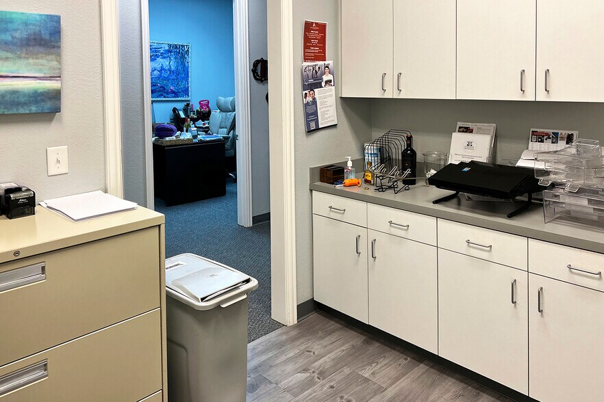 More Photos Of 3918 Telephone Rd, Lake Worth Medical For Lease