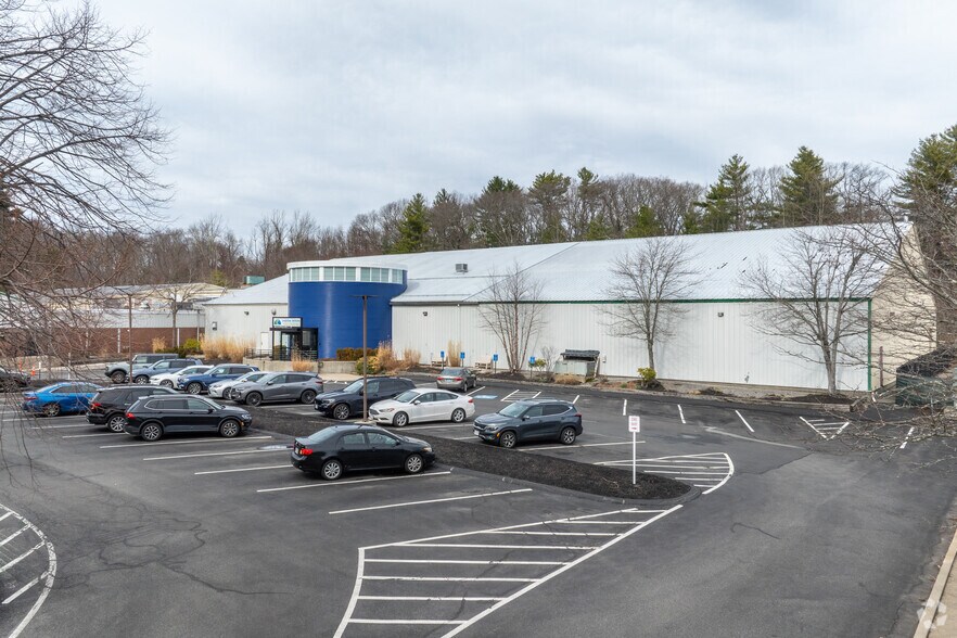 Primary Photo Of 140 Great Plain Ave, Wellesley General Retail For Lease