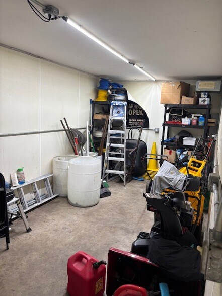 More Photos Of 1619 E 10th St, Jeffersonville Carwash For Sale