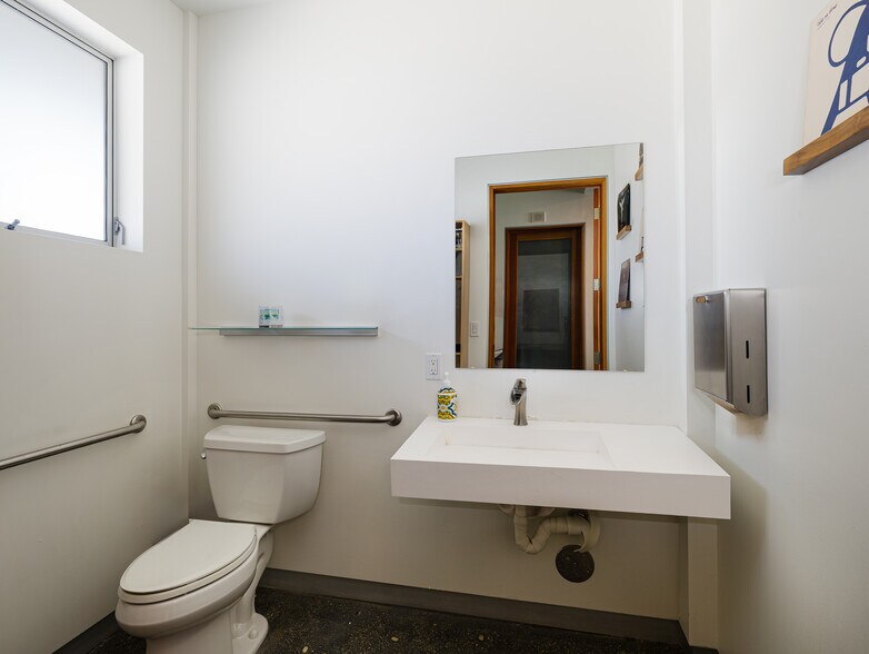 More Photos Of 215-237 California St, El Segundo Loft Creative Space For Lease
