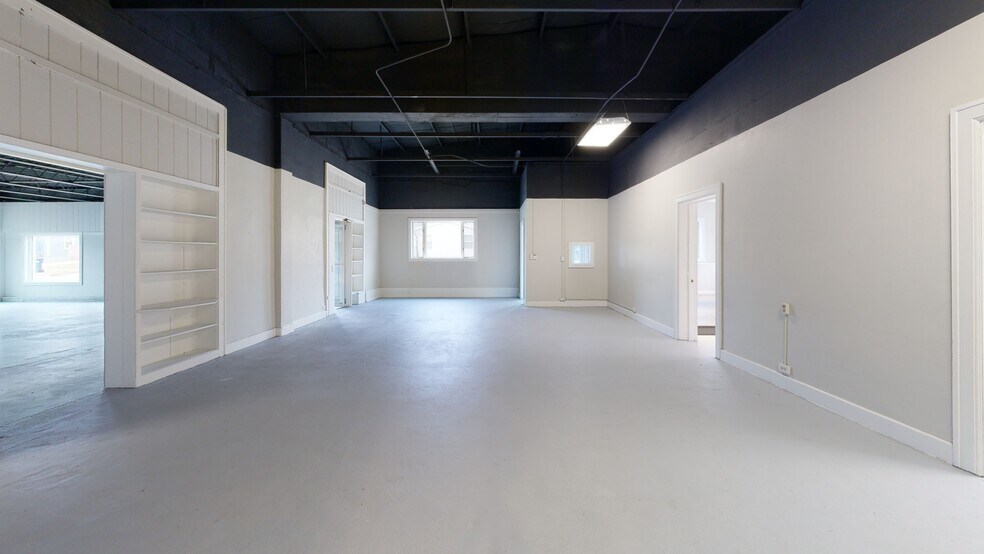 More Photos Of 801 S Henry St, Bay City Distribution For Sale