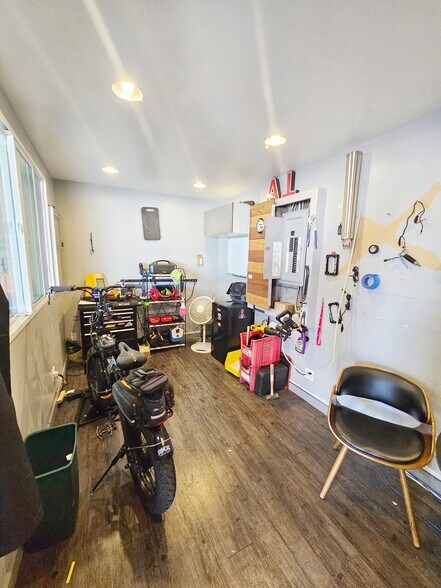 More Photos Of 3331 N Verdugo Rd, Glendale Auto Repair For Lease