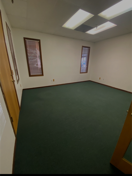 More Photos Of 9244 Old State Hwy, Newcastle Office Residential For Lease