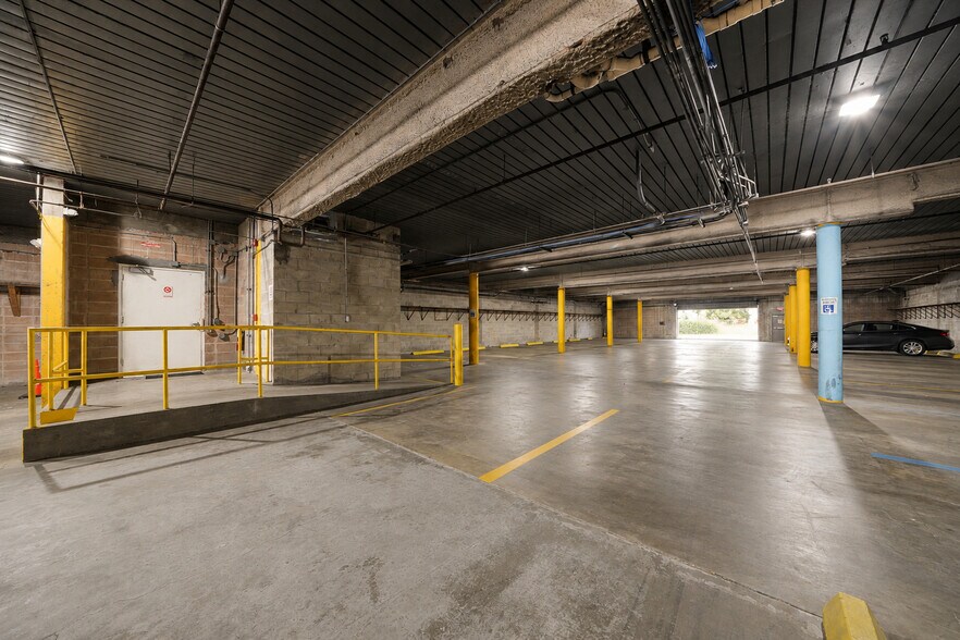 More Photos Of 3707 W Cherry St, Tampa Office For Sale