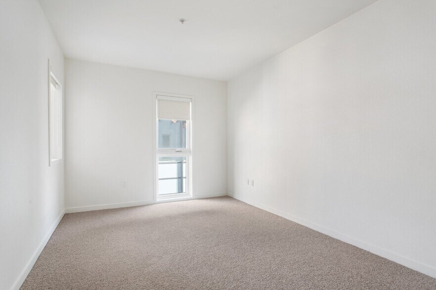 More Photos Of 214 Santa Monica Blvd, Santa Monica Apartments For Lease
