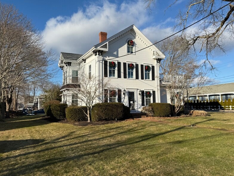Primary Photo Of 336 South St, Hyannis Office For Sale