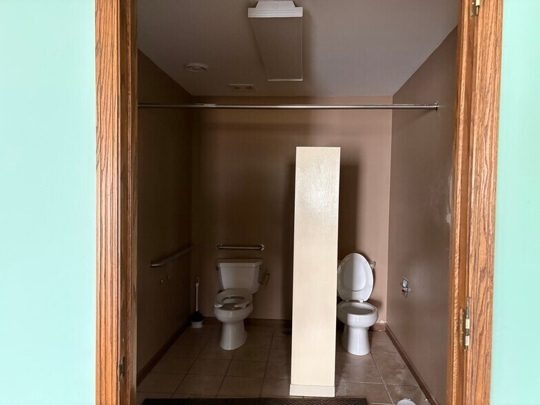 More Photos Of 2905 N Lincoln Rd, Escanaba General Retail For Sale