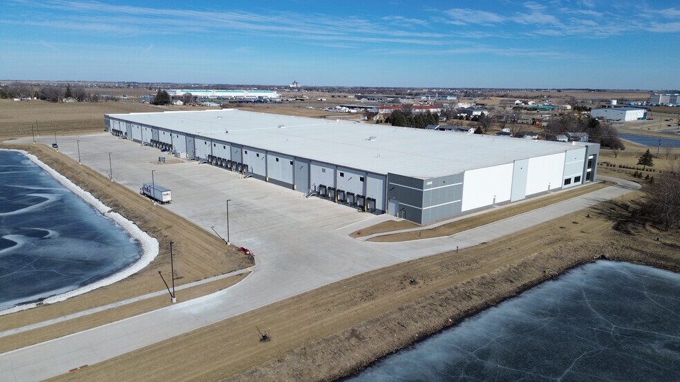 More Photos Of 2600 20th Ave SW, Altoona Distribution For Lease