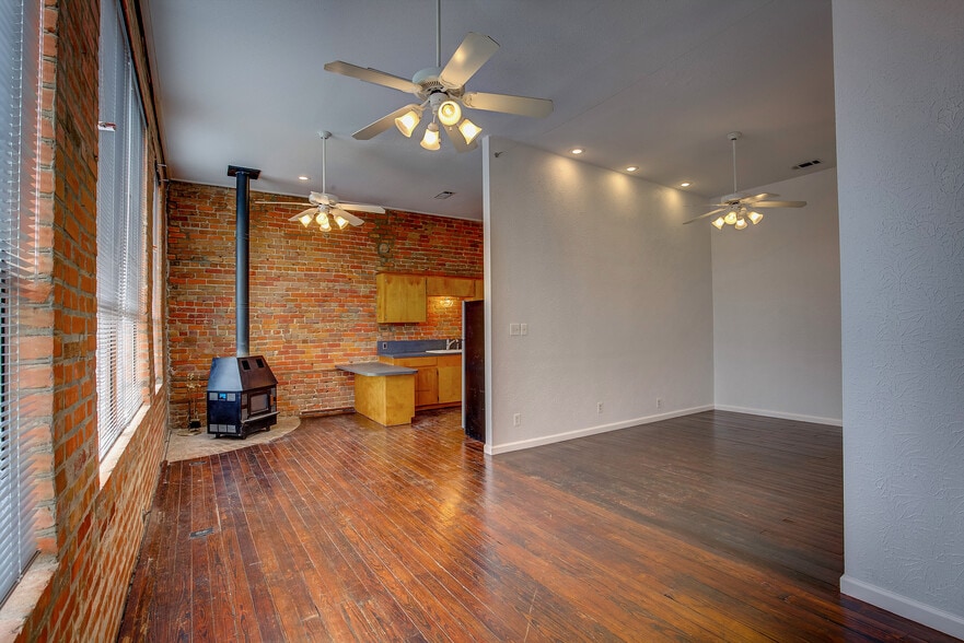 More Photos Of 1213 Washington St, Commerce Storefront Retail Office For Sale