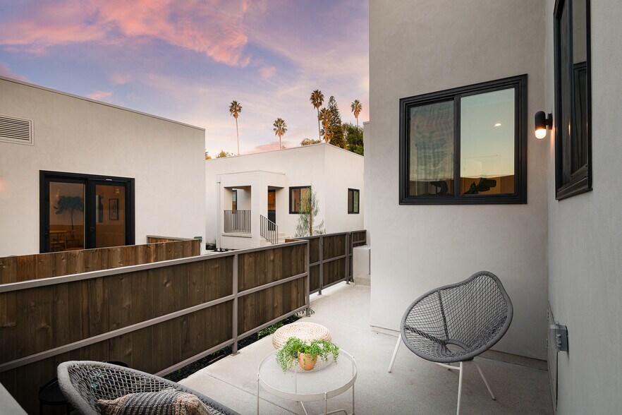 More Photos Of 2016-2022 N Vista del Mar Ave, Los Angeles Apartments For Sale