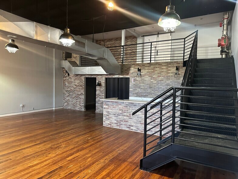 More Photos Of 1540-1548 Main St, Sarasota Storefront For Lease