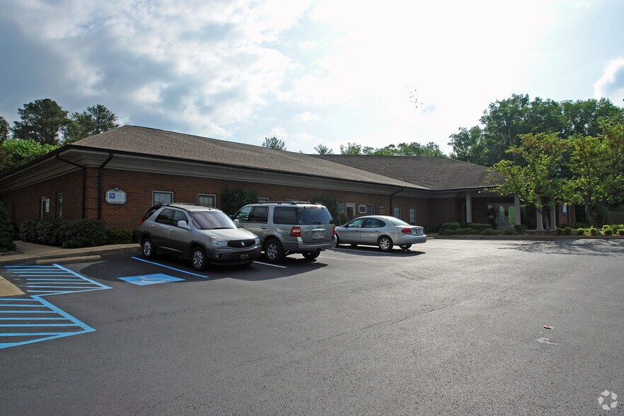 More Photos Of 7405B Shallowford Rd, Chattanooga Office For Lease